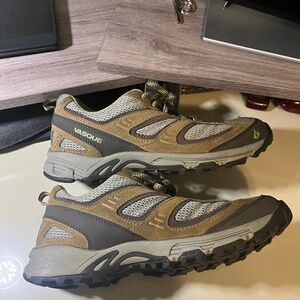 Vasque Women's  Leather/Mesh Trail Hiking Shoe Size 10